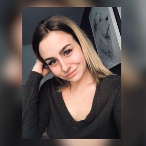 Meet your Posher, Claudia